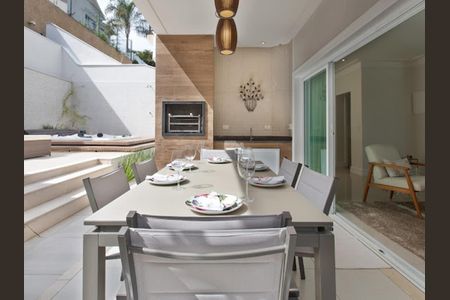 Casa de condomínio para alugar com 324m², 4 quartos e 4 vagas Casa de condomínio para alugar com 324m², 4 quartos e 4 vagasÁrea externa