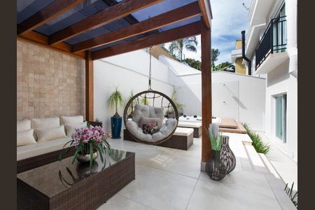 Casa de condomínio para alugar com 324m², 4 quartos e 4 vagas Casa de condomínio para alugar com 324m², 4 quartos e 4 vagasÁrea externa