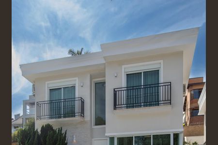 Casa de condomínio para alugar com 324m², 4 quartos e 4 vagas Casa de condomínio para alugar com 324m², 4 quartos e 4 vagasÁrea externa