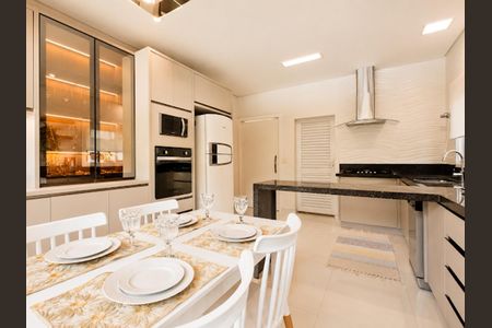 Cozinha de casa de condomínio para alugar com 4 quartos, 324m² em Residencial Quatro (Alphaville), Santana de Parnaíba