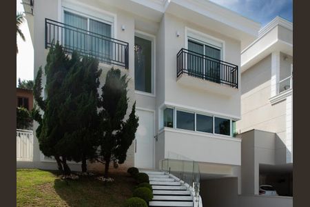 Casa de condomínio para alugar com 324m², 4 quartos e 4 vagas Casa de condomínio para alugar com 324m², 4 quartos e 4 vagasÁrea externa