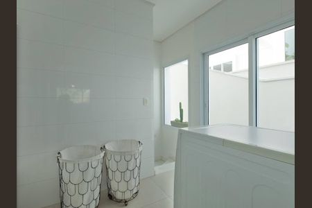 Casa de condomínio para alugar com 324m², 4 quartos e 4 vagas Casa de condomínio para alugar com 324m², 4 quartos e 4 vagasBanheiro