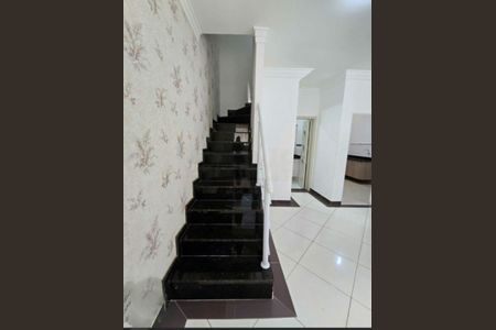 Casa à venda com 100m², 3 quartos e 2 vagas