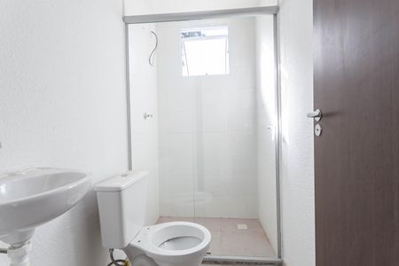 Banheiro social de apartamento para alugar com 2 quartos, 45m² em Jardim Alvorada, Contagem