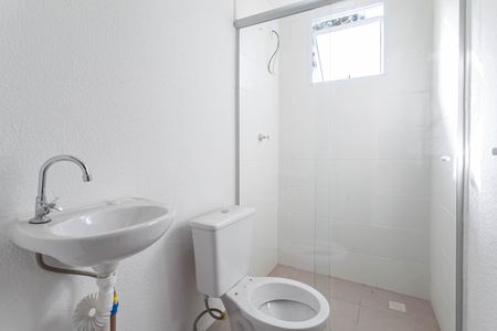 Banheiro social de apartamento para alugar com 2 quartos, 45m² em Jardim Alvorada, Contagem