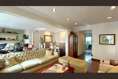 Apartamento à venda com 160m², 3 quartos e 1 vaga Apartamento à venda com 160m², 3 quartos e 1 vagaSala de TV
