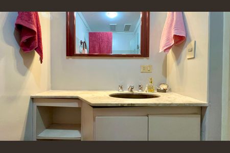 Apartamento à venda com 160m², 3 quartos e 1 vaga Apartamento à venda com 160m², 3 quartos e 1 vagaBanheiro da Suíte 1