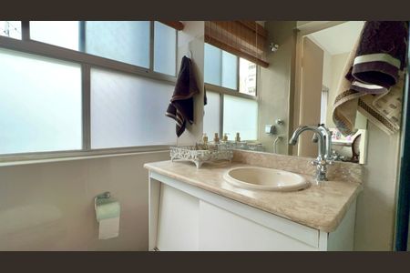 Apartamento à venda com 160m², 3 quartos e 1 vaga Apartamento à venda com 160m², 3 quartos e 1 vagaBanheiro da Suíte 2