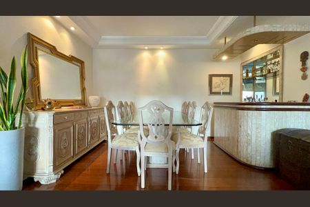 Apartamento à venda com 160m², 3 quartos e 1 vaga Apartamento à venda com 160m², 3 quartos e 1 vagaSala de Jantar