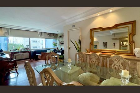 Apartamento à venda com 160m², 3 quartos e 1 vaga Apartamento à venda com 160m², 3 quartos e 1 vagaSala de Jantar