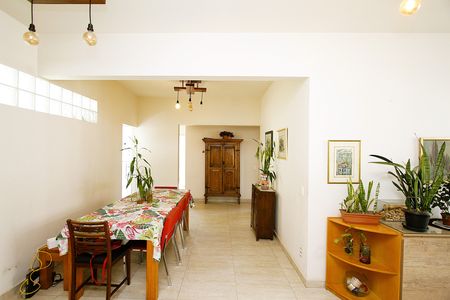 Apartamento à venda com 130m², 4 quartos e 2 vagasCopa
