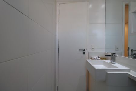 Apartamento à venda com 77m², 2 quartos e 2 vagas Apartamento à venda com 77m², 2 quartos e 2 vagasBanheiro da Suíte 1