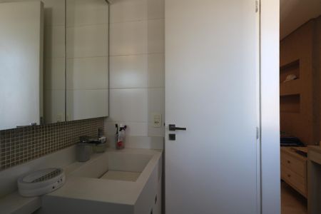 Apartamento à venda com 77m², 2 quartos e 2 vagas Apartamento à venda com 77m², 2 quartos e 2 vagasBanheiro da Suíte 2
