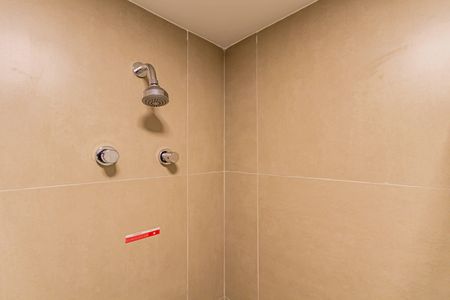 Banheiro de kitnet/studio para alugar com 1 quarto, 26m² em Santo Amaro, São Paulo