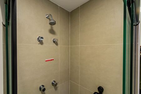 Banheiro de kitnet/studio para alugar com 1 quarto, 20m² em Santo Amaro, São Paulo