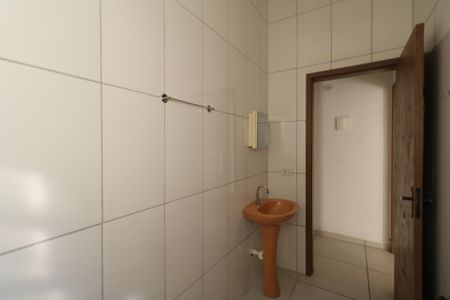 Casa para alugar com 41m², 2 quartos e sem vagaBanheiro