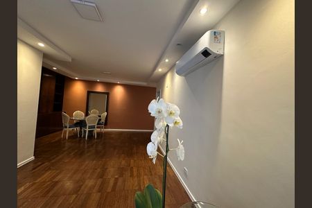 Apartamento à venda com 98m², 2 quartos e 1 vaga Apartamento à venda com 98m², 2 quartos e 1 vagaSala