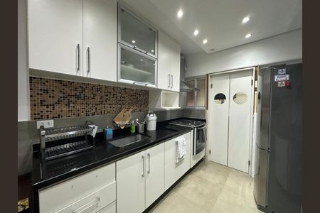 Apartamento à venda com 98m², 2 quartos e 1 vaga Apartamento à venda com 98m², 2 quartos e 1 vagaCozinha