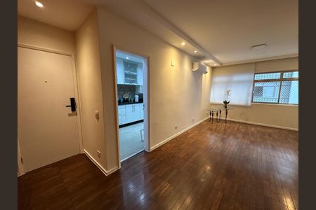 Apartamento à venda com 98m², 2 quartos e 1 vaga Apartamento à venda com 98m², 2 quartos e 1 vagaSala