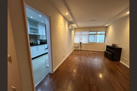 Apartamento à venda com 98m², 2 quartos e 1 vaga Apartamento à venda com 98m², 2 quartos e 1 vagaSala