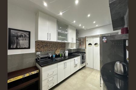 Apartamento à venda com 98m², 2 quartos e 1 vaga Apartamento à venda com 98m², 2 quartos e 1 vagaCozinha