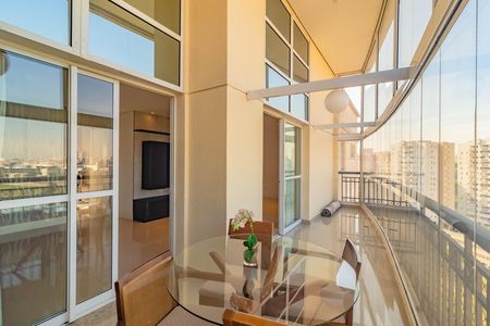 Apartamento para alugar com 132m², 3 quartos e 2 vagas