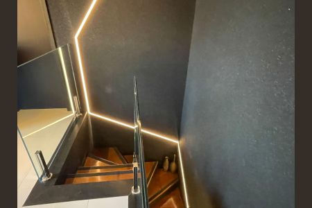 Apartamento à venda com 146m², 4 quartos e 2 vagasEscada