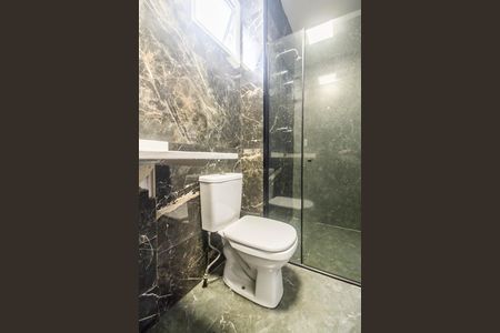 Apartamento à venda com 67m², 2 quartos e 2 vagas Apartamento à venda com 67m², 2 quartos e 2 vagasBanheiro da Suíte