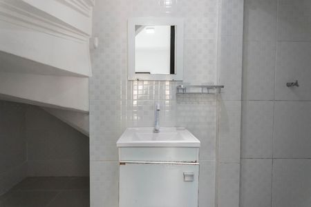 Banheiro de kitnet/studio para alugar com 1 quarto, 30m² em Tijuca, Rio de Janeiro