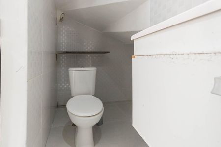 Banheiro de kitnet/studio para alugar com 1 quarto, 30m² em Tijuca, Rio de Janeiro