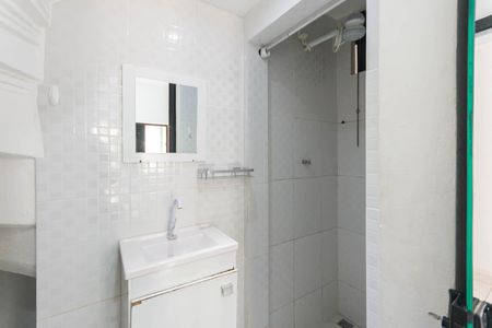 Banheiro de kitnet/studio para alugar com 1 quarto, 30m² em Tijuca, Rio de Janeiro