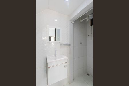 Banheiro de kitnet/studio para alugar com 1 quarto, 30m² em Tijuca, Rio de Janeiro