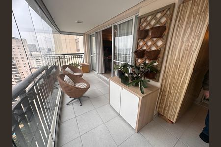 Apartamento à venda com 178m², 4 quartos e 3 vagasVaranda