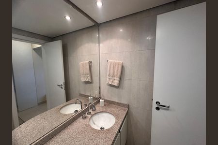 Apartamento à venda com 178m², 4 quartos e 3 vagasBanheiro 2