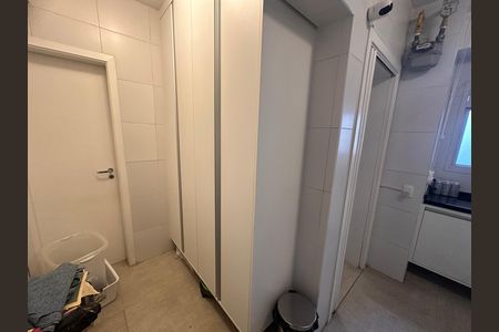 Apartamento à venda com 178m², 4 quartos e 3 vagasLavanderia