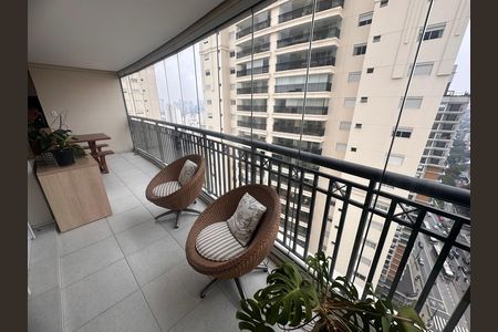 Apartamento à venda com 178m², 4 quartos e 3 vagasVaranda