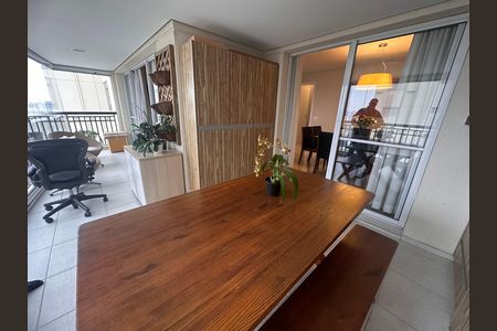 Apartamento à venda com 178m², 4 quartos e 3 vagasVaranda