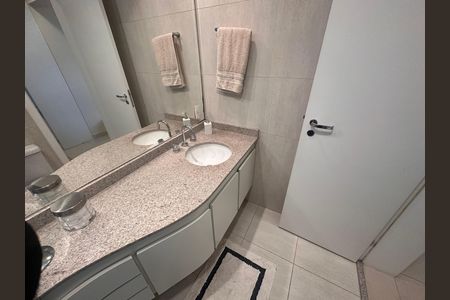 Apartamento à venda com 178m², 4 quartos e 3 vagasBanheiro 2