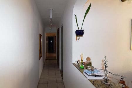 Corredor de casa à venda com 3 quartos, 88m² em Vila Central, São Paulo