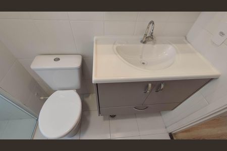 Banheiro de apartamento para alugar com 2 quartos, 55m² em Parque Imperial, Ferraz de Vasconcelos