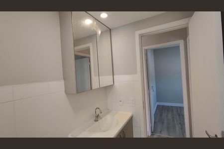 Banheiro de apartamento para alugar com 2 quartos, 55m² em Parque Imperial, Ferraz de Vasconcelos