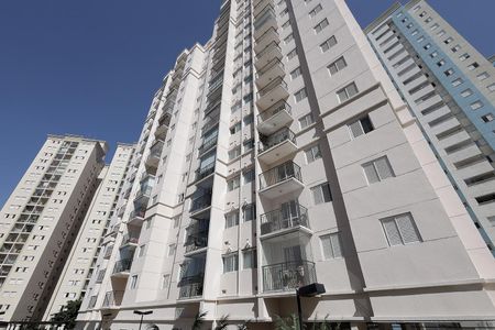 Apartamento para alugar com 47m², 2 quartos e 1 vaga Apartamento para alugar com 47m², 2 quartos e 1 vagaFachada