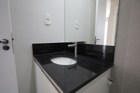 Apartamento para alugar com 47m², 2 quartos e 1 vaga Apartamento para alugar com 47m², 2 quartos e 1 vagaBanheiro