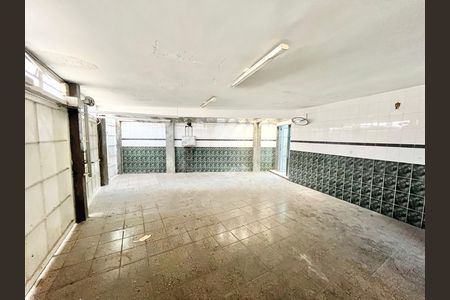 Garagem de casa à venda com 4 quartos, 280m² em Água Fria, São Paulo