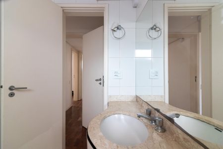 Apartamento à venda com 114m², 3 quartos e 1 vaga Apartamento à venda com 114m², 3 quartos e 1 vagaBanheiro da Suíte