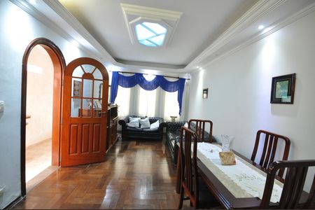 Casa à venda com 160m², 3 quartos e 2 vagasSala