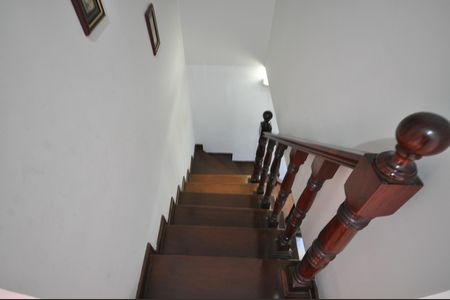 Casa à venda com 160m², 3 quartos e 2 vagasEscada