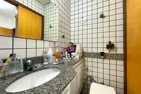 Apartamento à venda com 130m², 3 quartos e 1 vaga Apartamento à venda com 130m², 3 quartos e 1 vagaBanheiro da Suíte 1