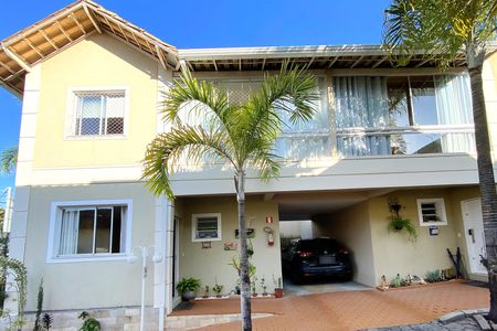 Casa de condomínio à venda com 115m², 3 quartos e 2 vagas Casa de condomínio à venda com 115m², 3 quartos e 2 vagasFachada