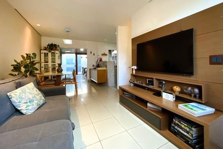 Sala de casa de condomínio à venda com 3 quartos, 115m² em Buritis, Belo Horizonte